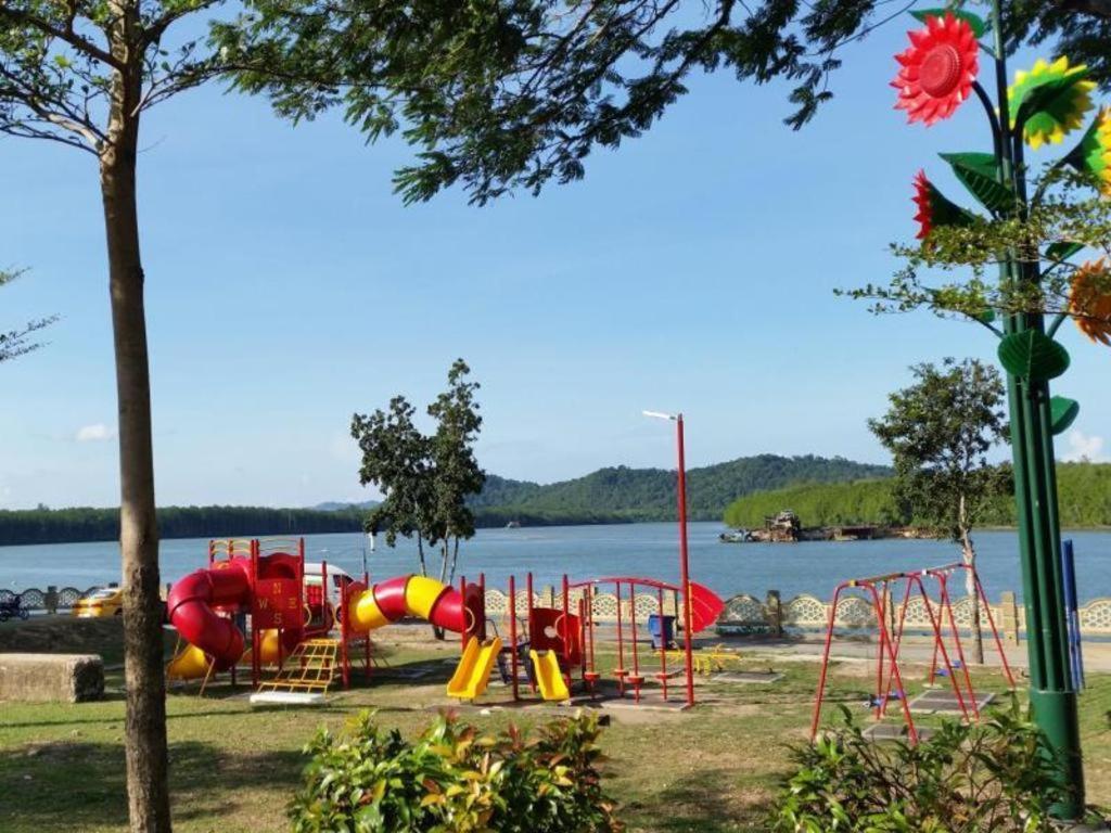 Riverine Garden Hotel Chukai Esterno foto